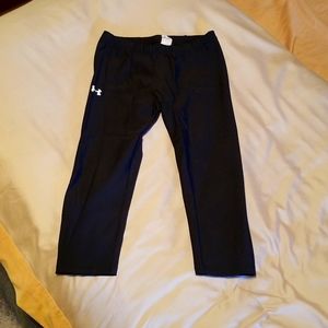 Under Armor capris, youth medium